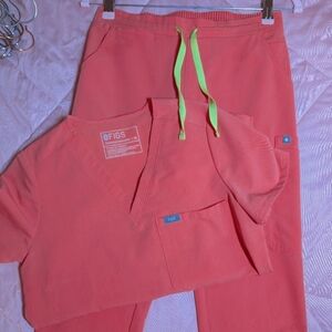 FIGS Hot Coral Scrub Set - XS/XSP